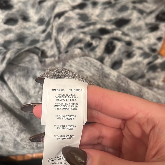 Karen Kane Woman’s Grey Animal Print Top Size M - Picture 4 of 4